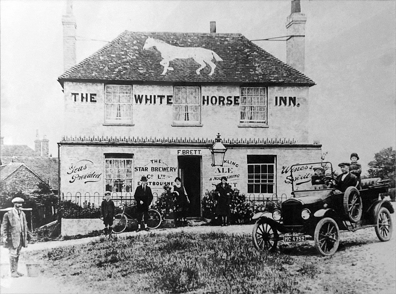 An early photograph of the pub, with Fred Brett's Model T Ford outside